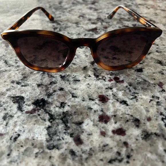 KREWE | Accessories | Krewe Tortoise Sunglasses | Poshmark display picture 1